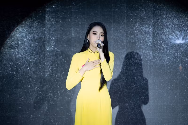 Là thí sinh nhỏ tuổi khi chỉ mới 19, nhưng Ngọc Hằng đã xuất sắc lọt top 5 Người đẹp biển, top 10 Miss World Vietnam 2022.