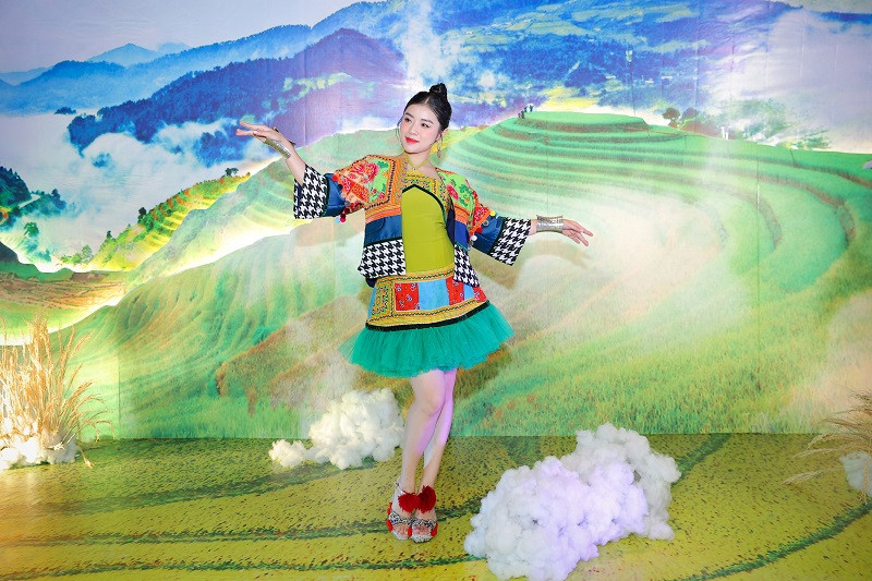 Thu Hang lien tuc phat hanh MV, gay sot voi “Chill cung Tay Bac”