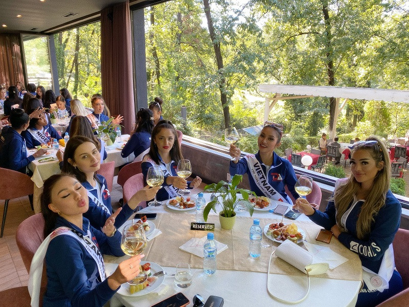 Cho đến thời điểm này, Lâm Thu Hồng chỉ còn 1 tuần để bước vào đêm chung kết. Đại diện Việt Nam tự tin cho biết, những ngày tới cô sẽ nỗ lực gấp 200-300 lần để toả sáng.