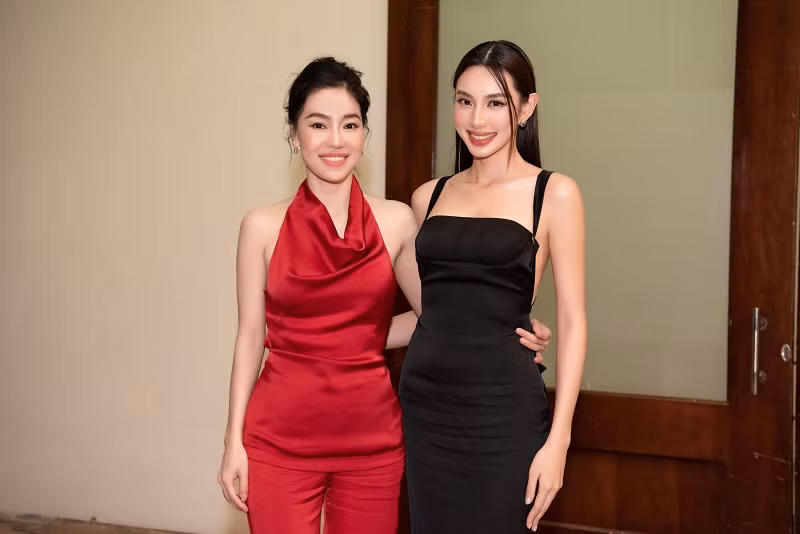 Trả lời với thí sinh về việc giữ lửa khi có lịch trình dày đặc, Hoa hậu Thùy Tiên cho biết: “Hoa hậu là phải chịu được áp lực trong thời gian dài”.