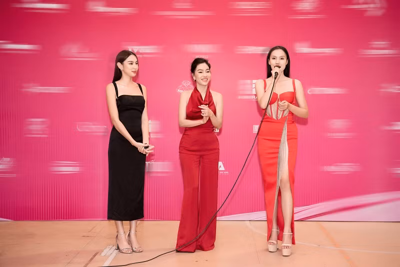 Cô nàng cũng là hình mẫu lý tưởng về người phụ nữ độc lập hiện đại mà nhiều cô gái theo đuổi.