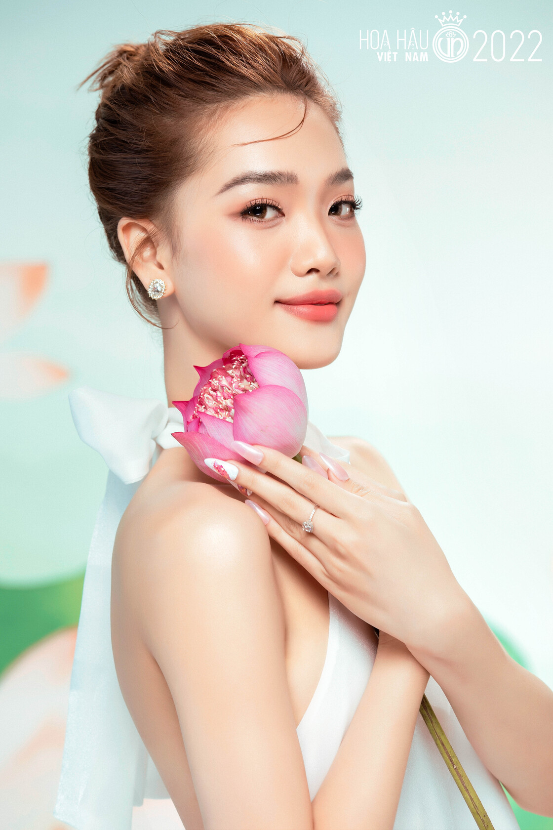 Tạo dáng nhẹ nhàng, dàn mỹ nhân của Hoa hậu Việt Nam 2022 làm tan chảy trái tim bao người.