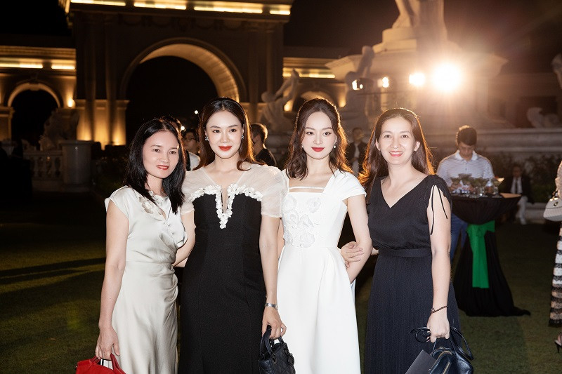 Hai mỹ nhân phim giờ vàng VTV đọ sắc trong một khung hình.