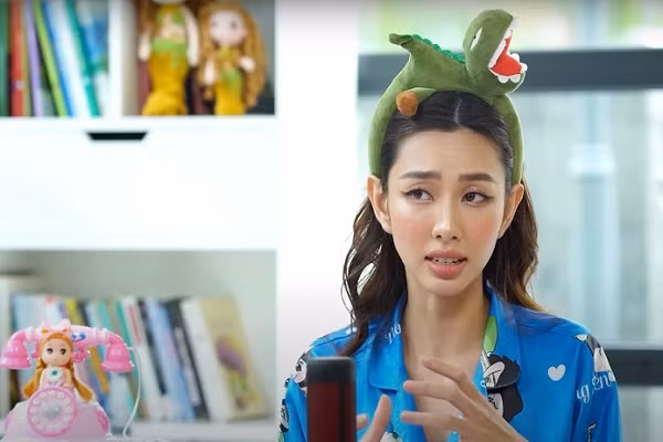 Thuy Tien tiet lo tung bi quay roi tinh duc khi len 6 tuoi