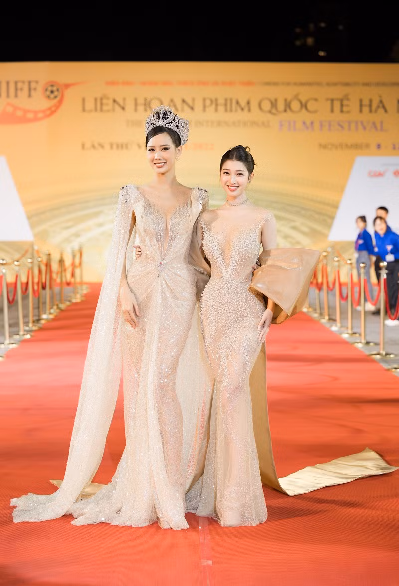 Hoa hậu Bảo Ngọc đọ sắc cùng Á hậu Phương Phi. Cả hai cùng bước ra từ cuộc thi Hoa hậu Thế giới Việt Nam 2022.