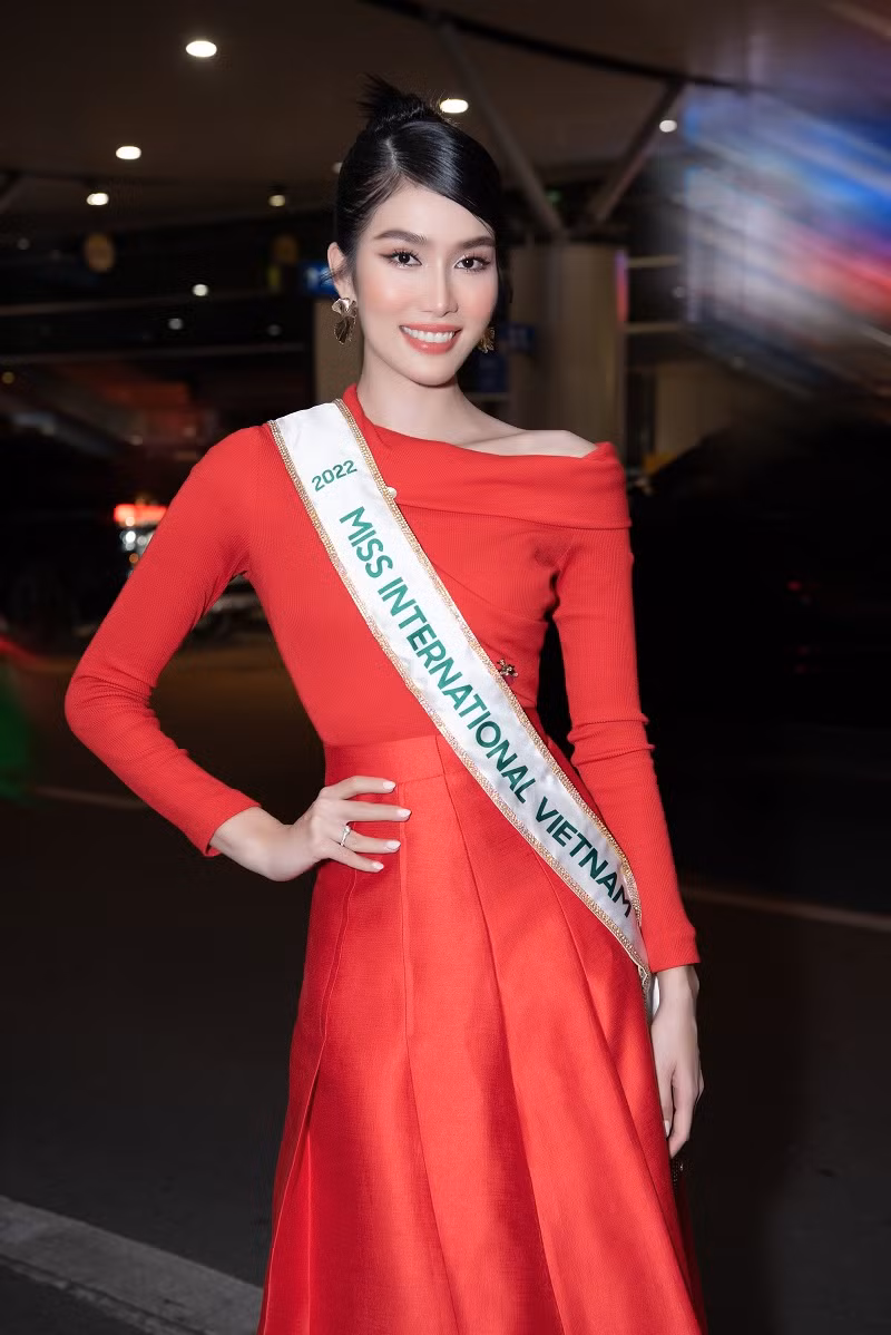 Tối 28/11, Á hậu Phương Anh chính thức lên đường thi Miss International 2022 - Hoa hậu Quốc tế 2022.