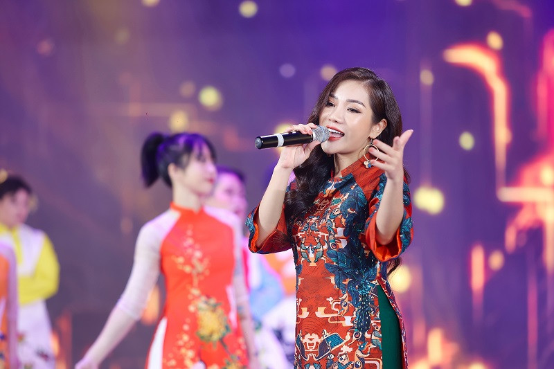 Những bài hát trong chương trình được lựa chọn với màu sắc âm nhạc đa dạng, tạo không khí âm nhạc trẻ trung hiện đại nhưng vẫn sang trọng, đẳng cấp và lôi cuốn người xem.