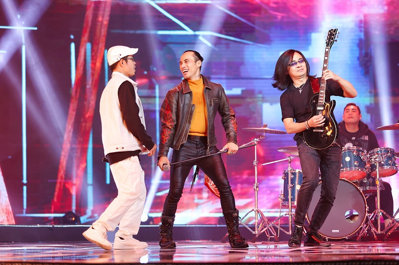 Có thể kể đến một số tác phẩm đáng được đón đợi như “Bài ca tự do” sẽ được phối khí mới lại với nhiều không gian âm nhạc trong một tác phẩm: âm nhạc thính phòng cổ điển, nhạc Pop, Rap và sự hào hùng của dàn hợp xướng qua phần trình diễn của ca sĩ Mỹ Linh, Rapper Dr Peem và dàn hợp xướng; Ban nhạc Bức tường có sự kết hợp mới với Rapper tạo nên một màu sắc mới trong sự kết hợp giữa nhạc Rock và nhạc Rap; Ca sĩ Đức Tuấn sẽ trình diễn ca khúc “Vài lần đón đưa”...