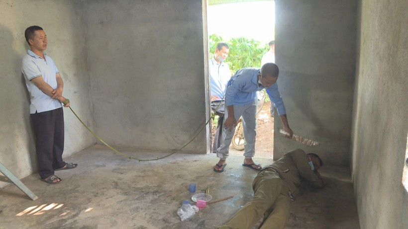 Thanh niên 16 tuổi dùng dao giết chú họ sau khi uống 4 lít rựơu - Hình 2 Thanh nien 16 tuoi dung dao giet chu ho sau khi uong 4 lit ruou-Hinh-2