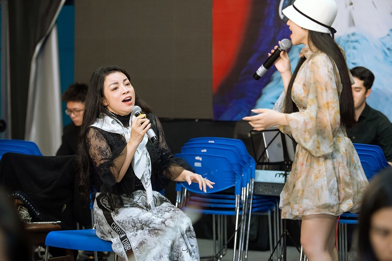 Lê Minh Ngọc là yếu tố trẻ trung trong chương trình, thể hiện sự tiếp nối thế hệ trên con đường nghệ thuật mà Tố Nga muốn gửi gắm.