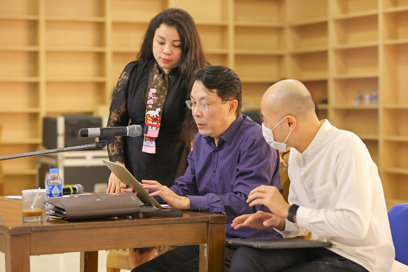 NSƯT Tố Nga chia sẻ, đến giờ phút này, chị cảm thấy đã hoàn toàn sẵn sàng cho đêm diễn. “Tôi tự tin với phần âm nhạc của liveshow, khán giả sẽ được nghe những bản phối tuyệt vời mà khi tập thôi bản thân tôi cũng đã nổi da gà vì hay. Có thể nói tôi đang có thiên thời, địa lợi, nhân hòa, giờ đây chỉ cầu mong thêm một chút may mắn để mọi việc suôn sẻ nữa thôi…”, Tố Nga bày tỏ.