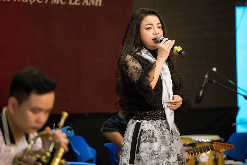 NSƯT Tố Nga đang dốc sức chuẩn bị cho liveshow “Dòng sông đa tình” kỷ niệm 30 năm ca hát. Đêm nhạc của nữ nghệ sĩ có sự tham gia của hai ca sĩ khách mời: ca sĩ Quang Linh và Quán quân Sao mai 2022 dòng nhạc dân gian Lê Minh Ngọc.