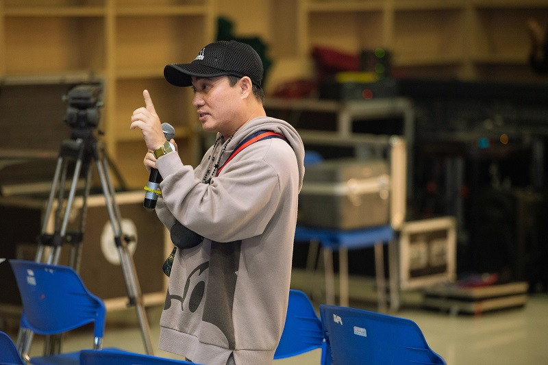 Tố Nga chia sẻ, chị từng coi Quang Linh là thần tượng vì yêu mến các bài hát của anh. Sau khi vào nghề, do hai dòng nhạc khác nhau, Tố Nga chưa từng có dịp hát chung với Quang Linh. Trong liveshow lần này, hai nghệ sĩ sẽ có phần tái hiện ca khúc nổi tiếng một thời của Quang Linh với phiên bản song ca.