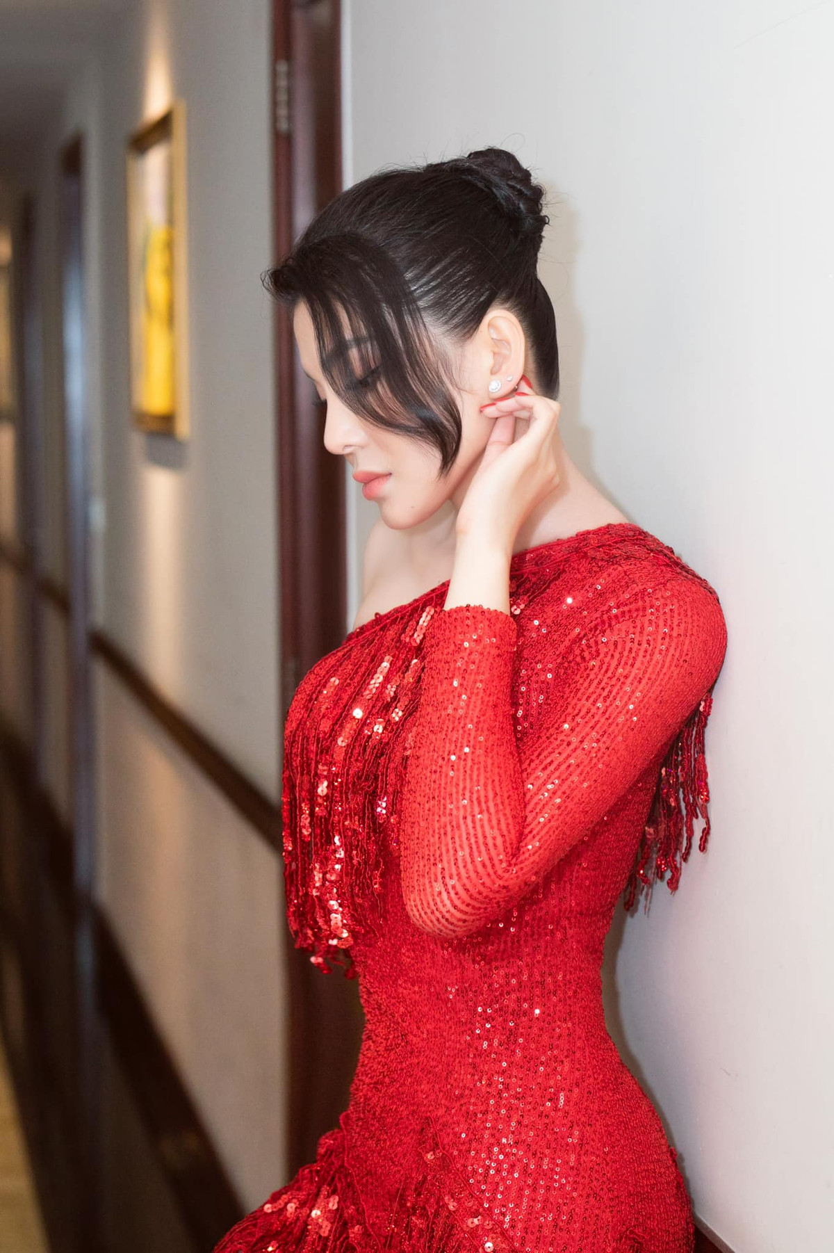 Ngoài ca hát, làm người mẫu, Lily Chen còn được khán giả biết đến ở lĩnh vực phim ảnh. Cô từng đóng phim "Thất Sơn tâm linh", "Mẹ trùm"...