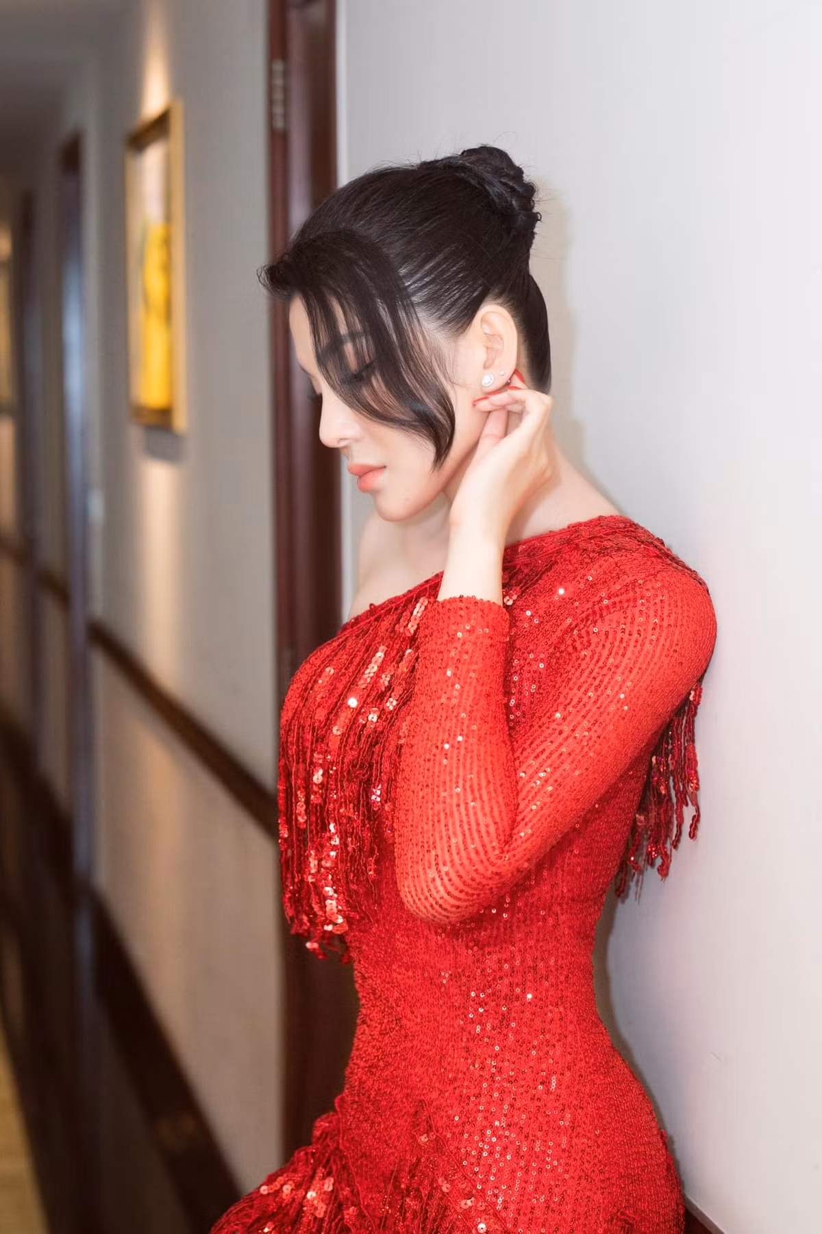 Ngoài ca hát, làm người mẫu, Lily Chen còn được khán giả biết đến ở lĩnh vực phim ảnh. Cô từng đóng phim "Thất Sơn tâm linh", "Mẹ trùm"...