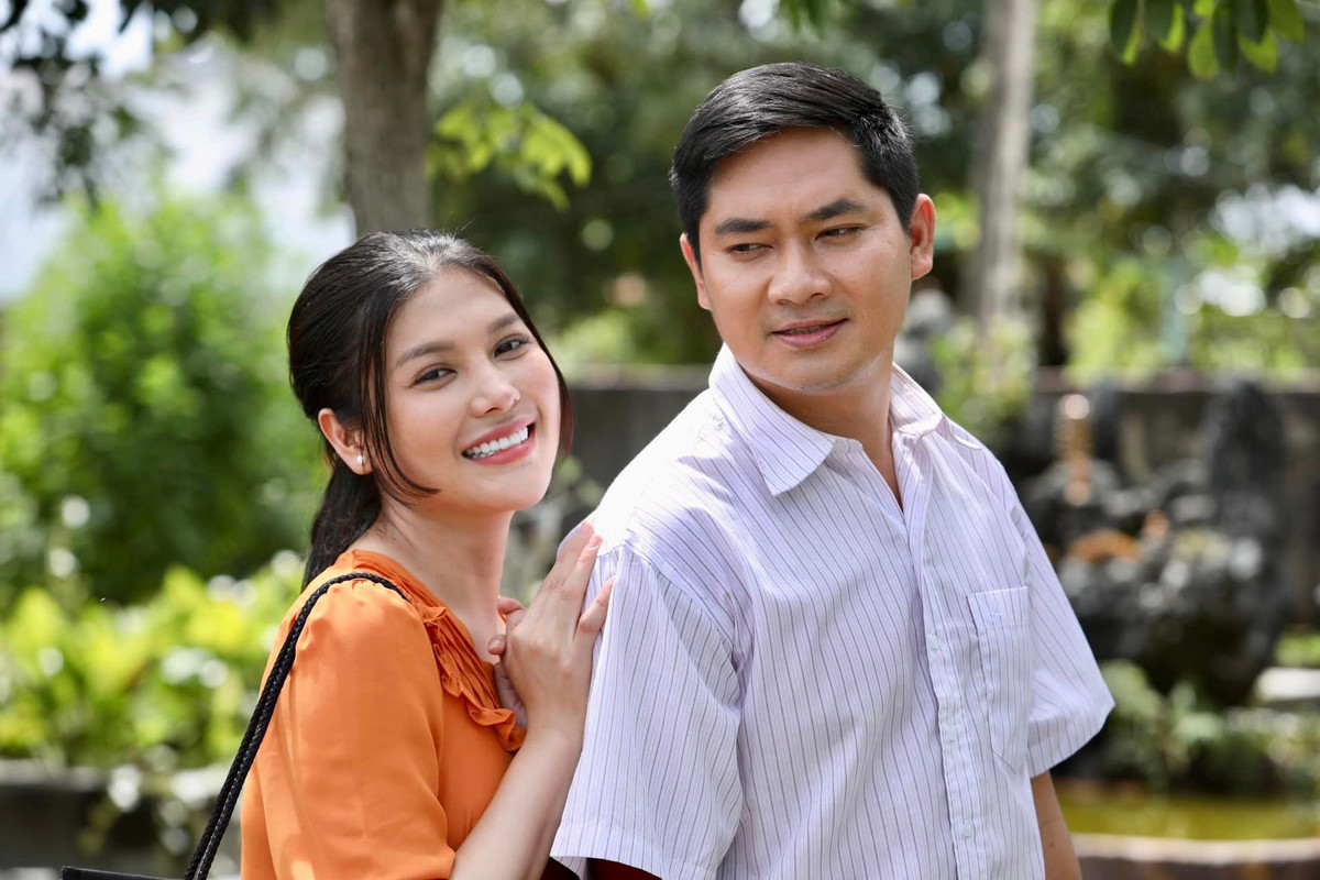 Hiện tại, Lily Chen nhận được nhiều sự chú ý khi góp mặt trong bộ phim "Mẹ rơm" của đạo diễn Nguyễn Phương Điền đang phát sóng trên VTV. Trong phim Lily Chen đóng vai Liễu - vợ của anh trưởng thôn tên Hào.