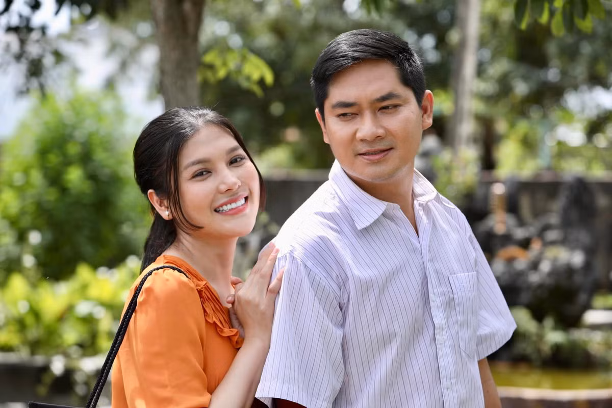 Hiện tại, Lily Chen nhận được nhiều sự chú ý khi góp mặt trong bộ phim "Mẹ rơm" của đạo diễn Nguyễn Phương Điền đang phát sóng trên VTV. Trong phim Lily Chen đóng vai Liễu - vợ của anh trưởng thôn tên Hào.