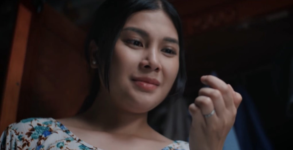 Lily Chen được khen ngợi về diễn xuất trong phân cảnh cô nổi đóa khi phát hiện chồng phản bội.