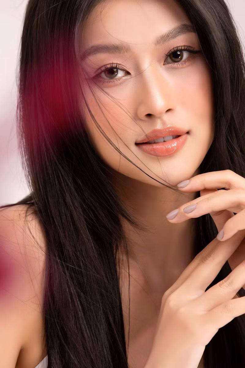 Sở hữu gương mặt “không góc chết”, Miss Grand Vietnam 2022 Đoàn Thiên Ân thể hiện sự tự tin, tạo nên những shoot hình đậm chất thơ, xứng danh “nữ thần thế hệ mới”.