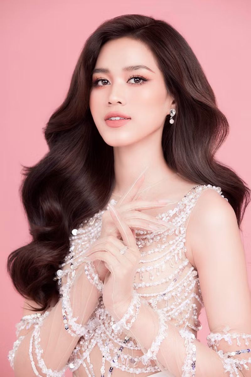 Trong suốt thời gian đương nhiệm, nàng hậu tích cực tham gia nhiều dự án cộng đồng và góp mặt tại các sự kiện lớn.