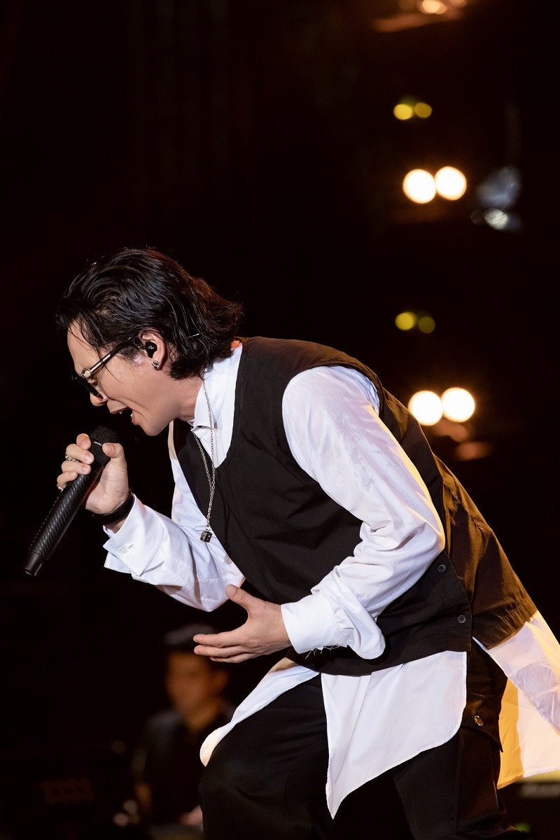 Mars Anh Tú trình diễn một số ca khúc như "Vết son", "Ngày em quay lại", Mashup "Hối hận trong anh ft Nắm lấy tay anh" và "Thu đi rồi đến hạ". Đây cũng là lần đầu tiên anh trình diễn cùng 2 ca sĩ siêu thực trên sân khấu Nguyễn Huệ, đó chính là Michau và Damsan.