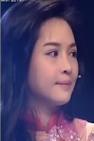 Hàm răng hô, mi mắt kém sắc của Thanh Quỳnh giờ đã biết mất. Khuôn mặt hiện tại của cô gái trẻ rất thanh tú, hài hòa. Từ một cô gái quê mùa, xấu xí, Thanh Quỳnh đã "vịt hóa thiên nga", trở thành một cô nàng xinh đẹp, hấp dẫn.