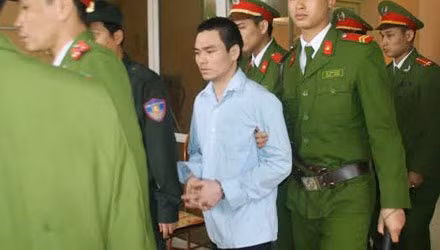 Vu ong Chan tu oan: Phien xu Ly Nguyen Chung tam dung