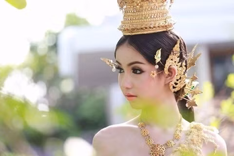 Ngắm nhìn Yoshi Chayada xinh đẹp, quyến rũ trong mái tóc dài...