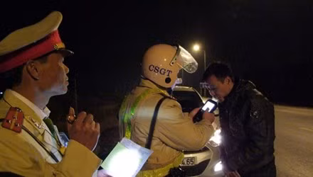 Tich thu xe vi pham giao thong lieu co kha thi?