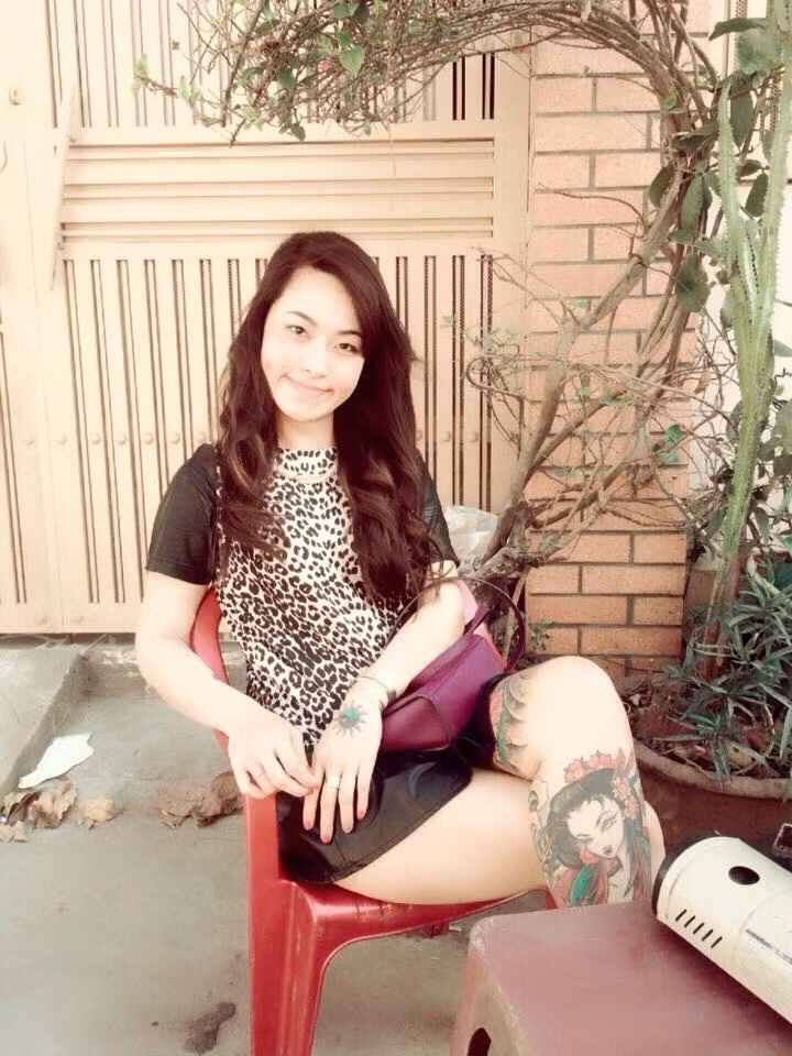 Hình ảnh cô gái trẻ xăm trổ đầy người làm từ thiện luôn khiến nhiều bạn bè, những người quen biết và thấu hiểu Xuân Hương cảm kích.