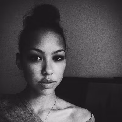 Elise Swopes, sinh năm 1990, đến từ St. Paul, bang Minnesota, Mỹ, là cái tên rất nổi tiếng trên mạng Instagram với hơn 250 nghìn người theo dõi. Tài năng của cô nàng 9X này được thể hiện qua những bức ảnh chụp bằng điện thoại đẹp không tưởng.