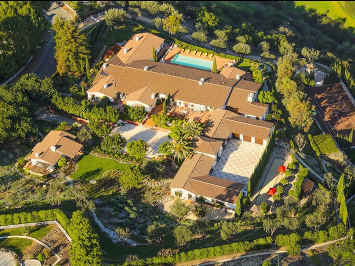 Dinh thự Hacienda de la Paz tại Rolling Hills, bang California (Mỹ) được xây theo phong cách Tây Ban Nha và mất tới 17 năm hoàn thành. 5 trong 6 tầng của căn nhà được xây dưới lòng đất. (Ảnh: BI)