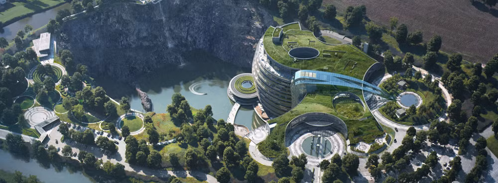 Tầng cuối cùng có độ sâu 88m dưới lòng đất. Hai tầng lộ thiên phía trên được bao quanh bởi thảm thực vật xanh mướt nên rất thân thiện với thiên nhiên. (Ảnh: TnhGlobal).