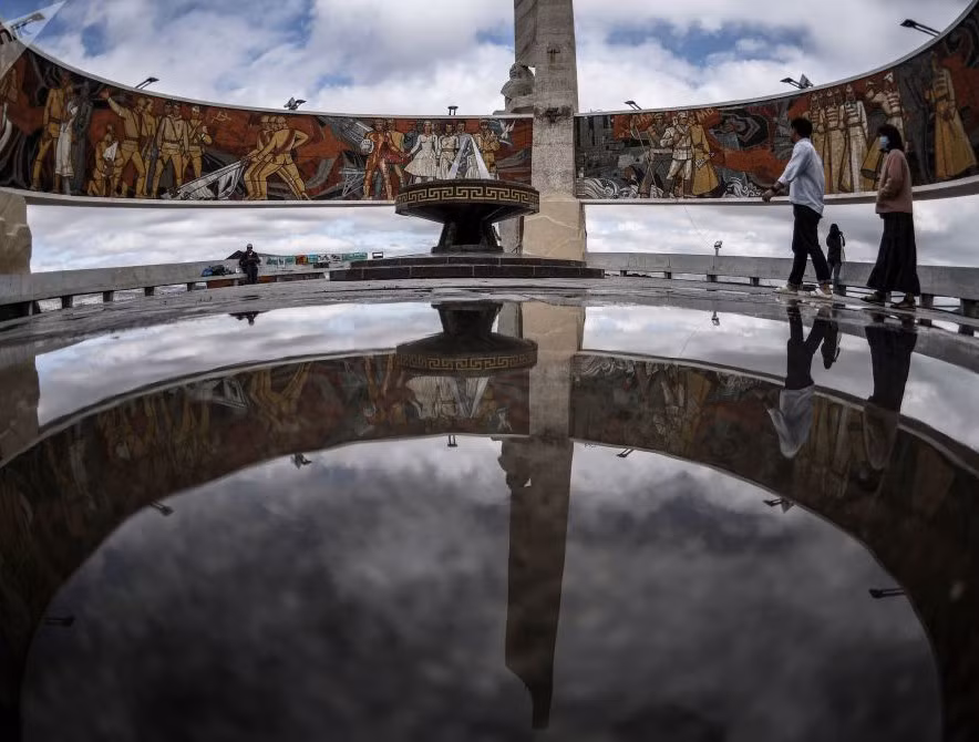 Đài tưởng niệm Zaisan là một di tích ở phía Nam Thủ đô Ulaanbaatar của Mông Cổ nhằm tôn vinh những người lính Mông Cổ và Liên Xô đã thiệt mạng trong Chiến tranh thế giới thứ II