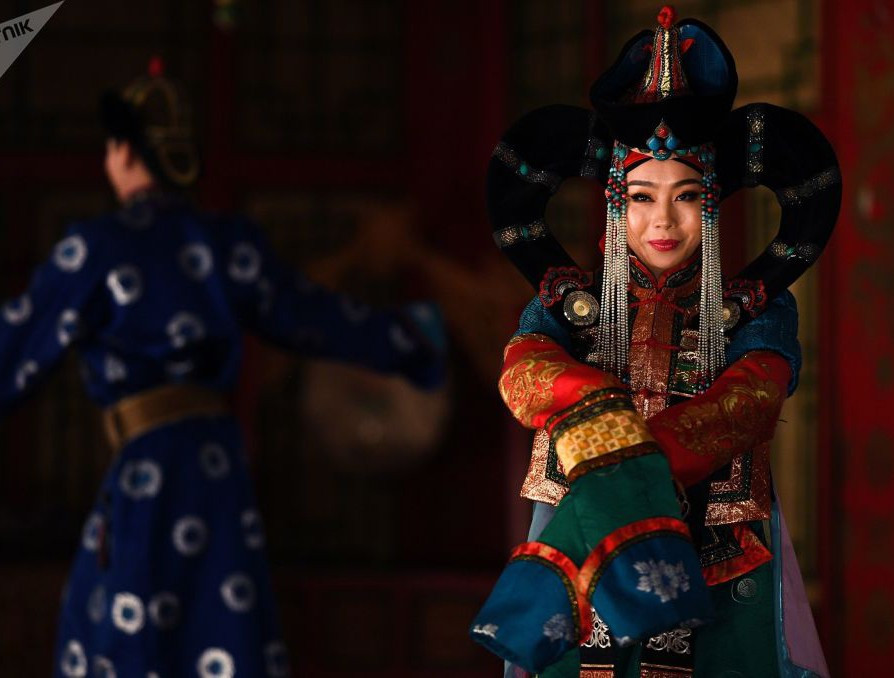 Sự kiện quan trọng trong năm là lễ hội đầy màu sắc Naadam, diễn ra trên cả nước. Lễ hội là kỳ nghỉ kéo dài ba ngày, từ 11 đến 13/7