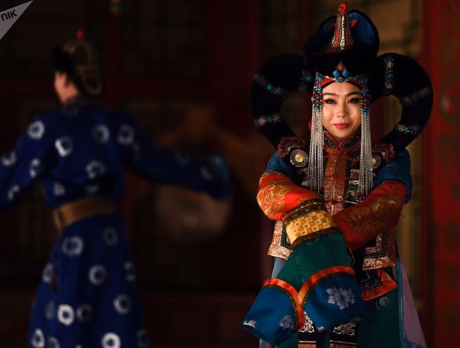 Sự kiện quan trọng trong năm là lễ hội đầy màu sắc Naadam, diễn ra trên cả nước. Lễ hội là kỳ nghỉ kéo dài ba ngày, từ 11 đến 13/7