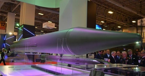 Tên lửa được cho là có thể nhắm lại mục tiêu trong quá trình bay, cho phép chuyển sang công kích mục tiêu nguy hiểm hơn. Thời gian chuẩn bị khởi động khoảng 12 phút. 2 tên lửa có thể nhắm mục tiêu độc lập.