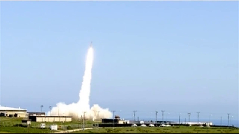 Căn cứ vào thông tin được nhà sản xuất giới thiệu, tên lửa đạn đạo KHAN được phóng theo chiều thẳng đứng và có tầm bắn từ 280 đến 400km, mang theo đầu đạn nặng 470 kg.