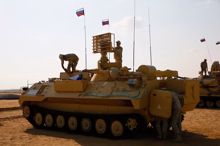 Đặc biệt hơn, Ai Cập cùng với Venezuela là hai khách hàng duy nhất có trong biên chế tổ hợp tên lửa phòng không tầm xa S-300VM Antey-2500 tính năng kỹ chiến thuật không thua kém S-400 Triumf, có thể gây ra đe dọa nghiêm trọng cho máy bay Nga.