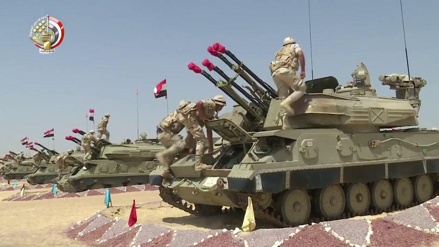 Tuy nhiên những bằng chứng do Bộ Tư lệnh châu Phi (AFRICOM) của Mỹ đưa ra lại cho thấy sự thật khác khi đã xuất hiện các tiêm kích Nga cất cánh từ căn cứ Hmeimim sang Al Jufra.