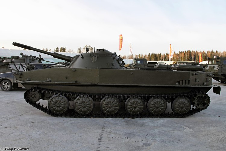  Xe tăng lội nước PT-76 được sản xuất tại Nhà máy máy kéo Volgograd từ năm 1958 đến 1967 và tổng cộng 12.000 xe đã được chế tạo cho quân đội Liên Xô và xuất khẩu sang các quốc gia đồng minh với số lượng lên tới khoảng 2.000 xe.