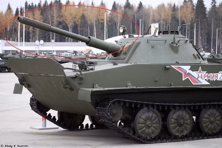 Mặc dù vẫn còn phục vụ tích cực nhưng xe tăng bơi PT-76 có nhược điểm nằm ở khẩu pháo chính không còn đủ sức đối đầu với những loại thiết giáp lưỡng cư hiện đại.