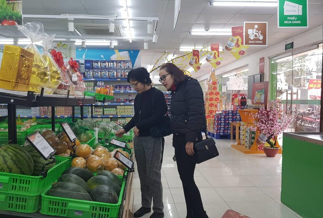 Thuc pham sau Tet: Sieu thi binh on, cho truyen thong tang gia bat thuong