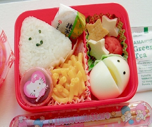 Người tiêu dùng nên chọn mua loại nhựa melamine (hay còn gọi là đồ phíp) - loại nhựa không ảnh hưởng đến sức khỏe do có độ kháng nhiệt cao.