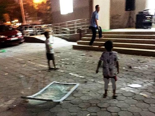 Hiện trường vụ rơi kính.