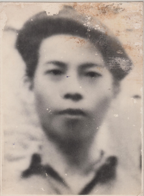 Nhà thơ Thâm Tâm tên thật là Nguyễn Tuấn Trình. Ngoài Tống biệt hành, ông còn nhiều tác phẩm gây tiếng vang. Đặc biệt ông còn có 3 bài thơ Gửi T.T.Kh., Màu máu Tygôn, Dang dở. Đây là những bài thơ tình hay nhất của Thâm Tâm gởi cho thi sĩ bí ẩn T.T.Kh. Trong các bài thơ, ông tự nhận là người tình cũ của T.T.Kh. Nhiều người cho rằng chính ông là T.T.Kh. Tuy nhiên, đến này đây vẫn là bí ẩn.