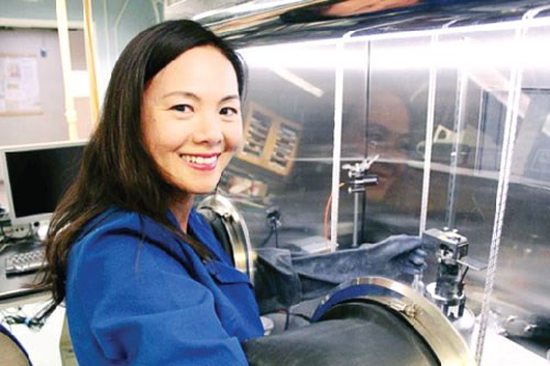 Nói về bản thân, GS.TS. Nguyễn Thục Quyên tâm sự, làm khoa học vốn là công việc khó, với phụ nữ càng khó hơn vì họ còn phải lo cho gia đình. “Tôi luôn thiếu ngủ, thường xuyên vội vã và không có nhiều thời gian cho bạn bè, bố mẹ và anh chị em”. 