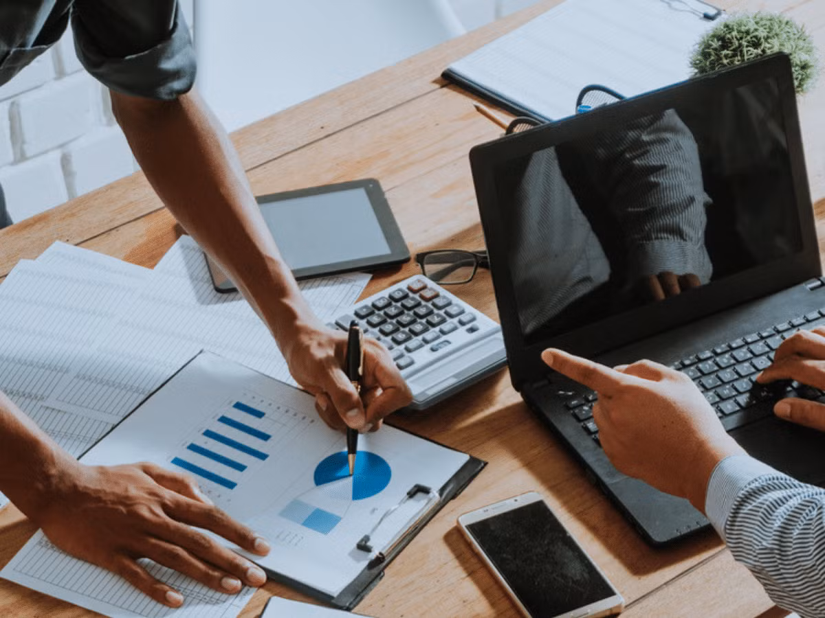 Khi sử dụng câu nói này, cấp trên sẽ biết thời gian bạn cần trao đổi là bao lâu, từ đó chuẩn bị được tâm thế sẵn sàng tiếp nhận thông tin mà bạn sắp báo cáo. Về phần mình, cần chuẩn bị thật kỹ lưỡng nội dung sẽ báo cáo hoặc thảo luận với cấp trên. Tuyệt đối tuân thủ nguyên tắc không làm tốn thời gian của đối phương.