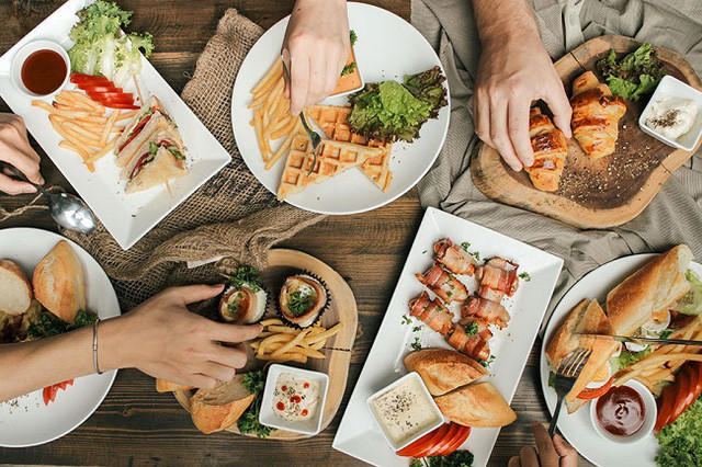 Tai sao nhieu nha hang thuong tang banh mi mien phi cho khach?-Hinh-2