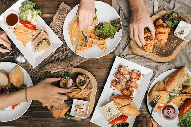 Tai sao nhieu nha hang thuong tang banh mi mien phi cho khach?-Hinh-2